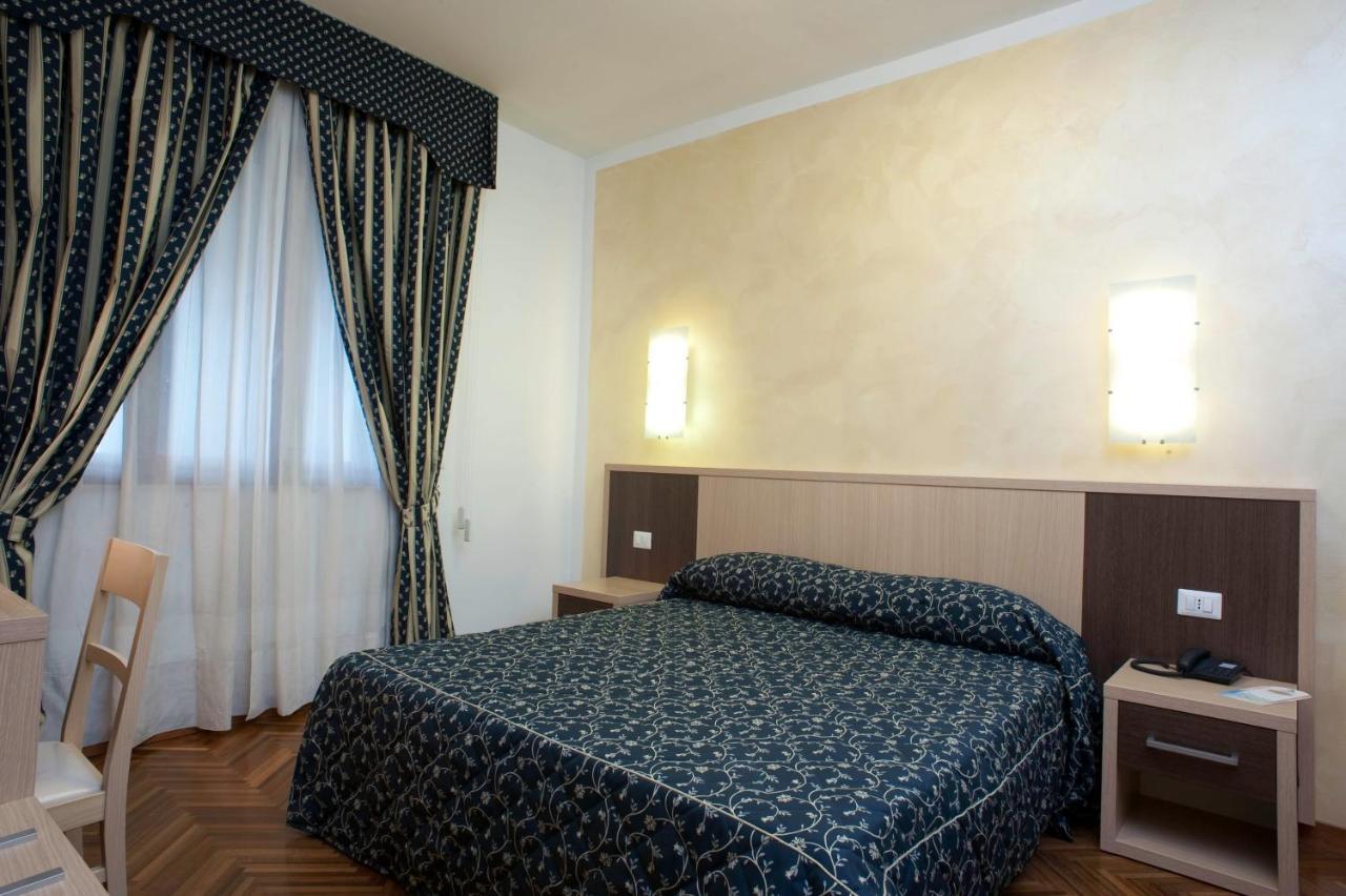 Hotel Astoria Fermo megye Kültér fotó