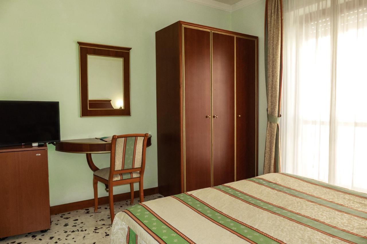 Hotel Astoria Fermo megye Kültér fotó