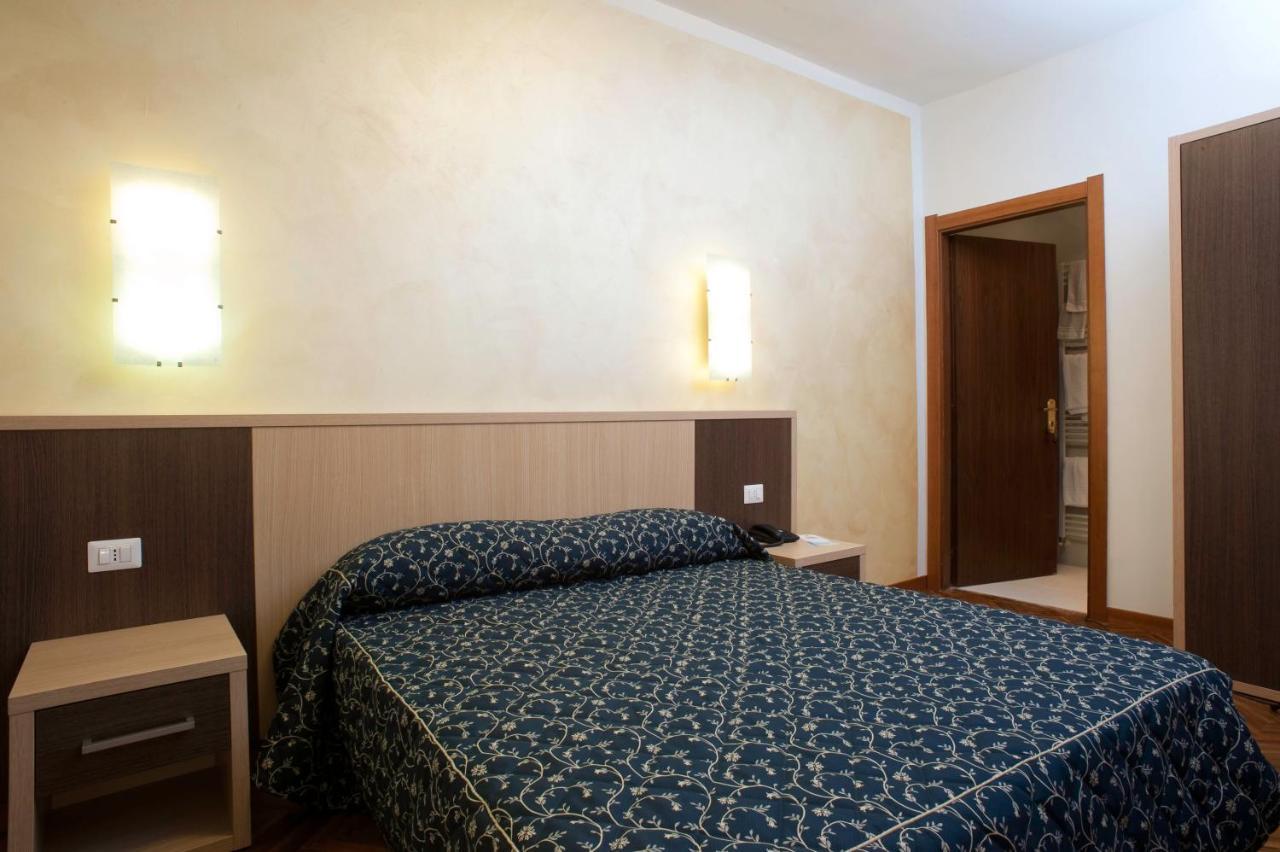 Hotel Astoria Fermo megye Kültér fotó